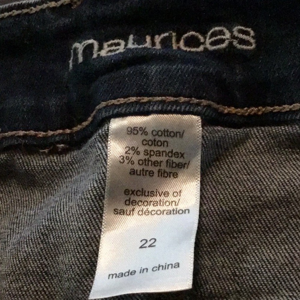 Woman’s size 22 Maurices stretch denim capris R - Picture 9 of 9
